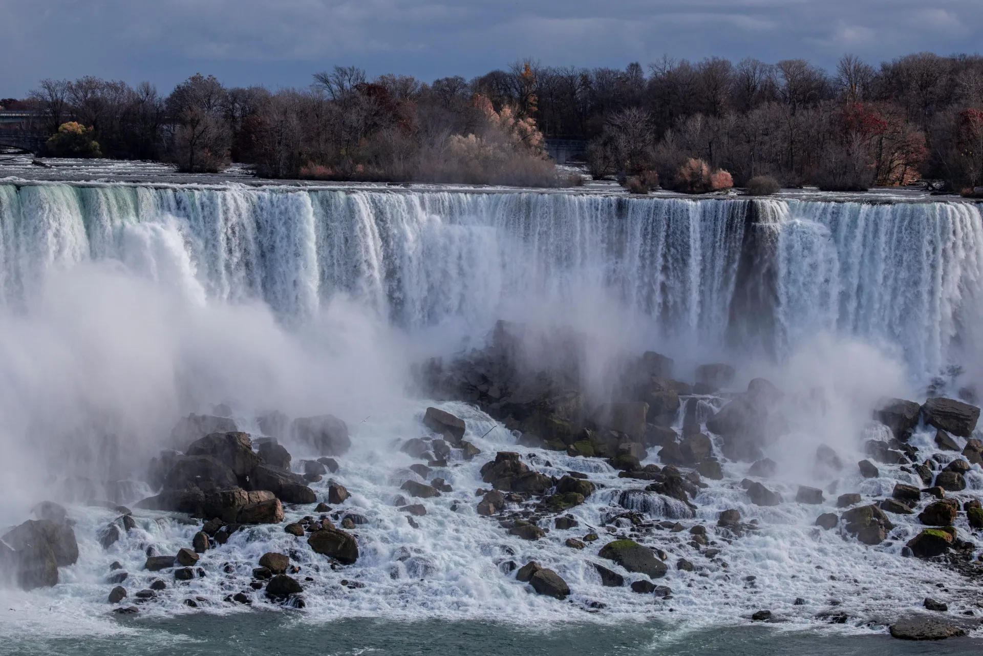 Niagara Falls surrounded by autumn foliage